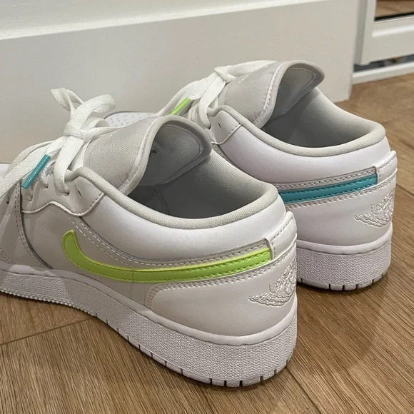 Authentic Nike Jordan Sneakers | Size 5.5 (fits 7) | White with colors - Picture 9 of 10